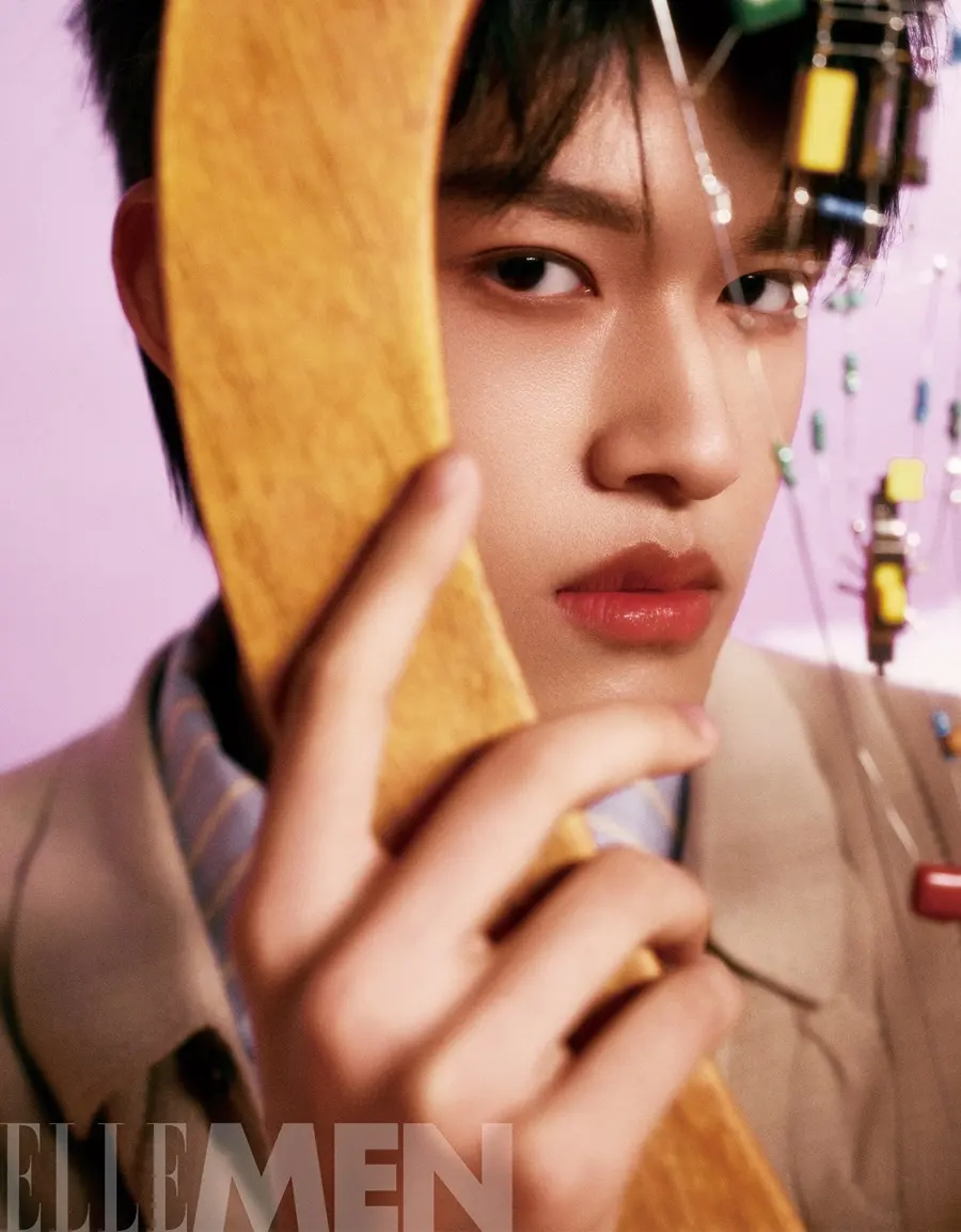 TOP landing boy @ ELLEMEN China May 2025
