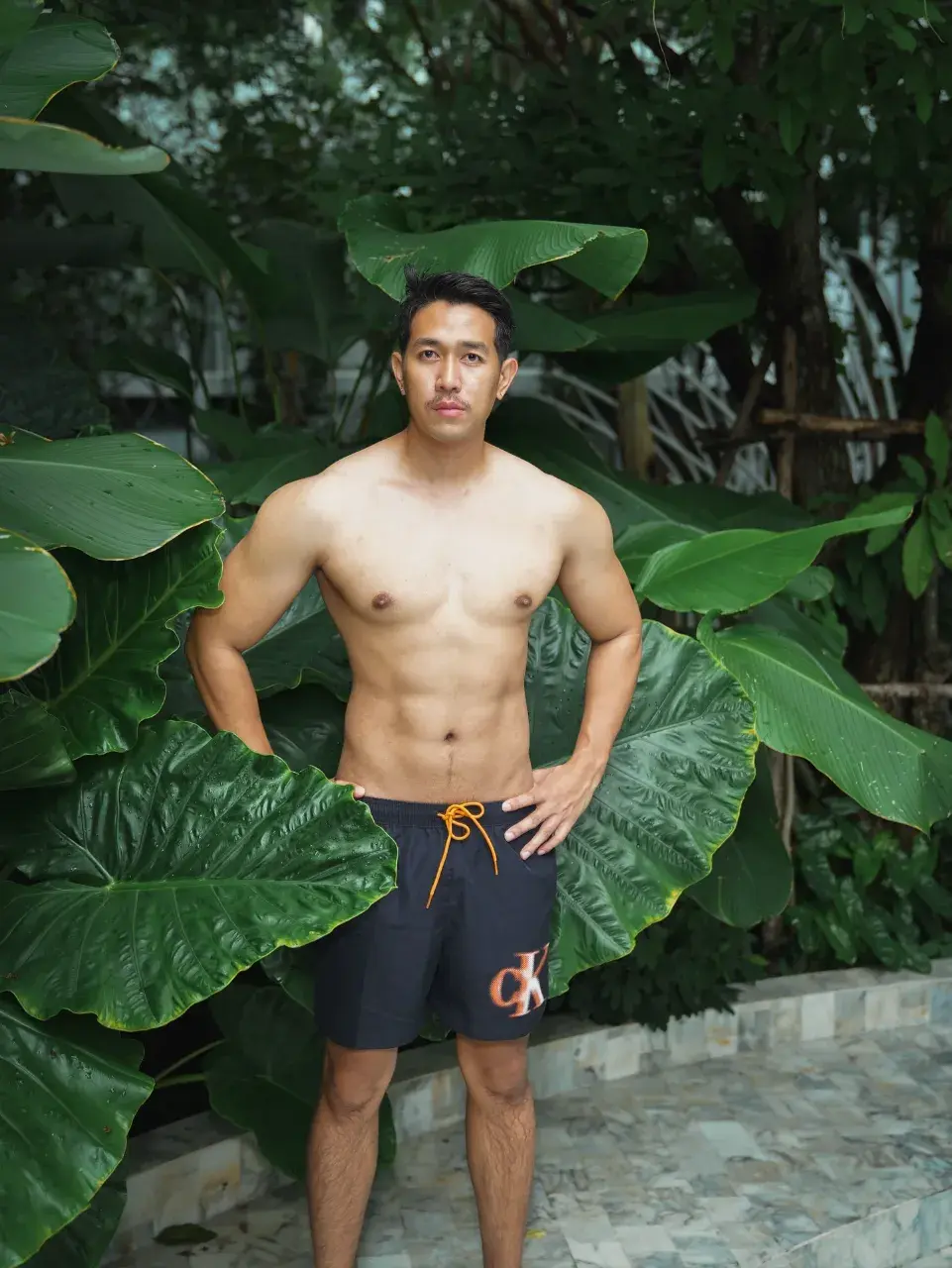 กัดพุงเล่น