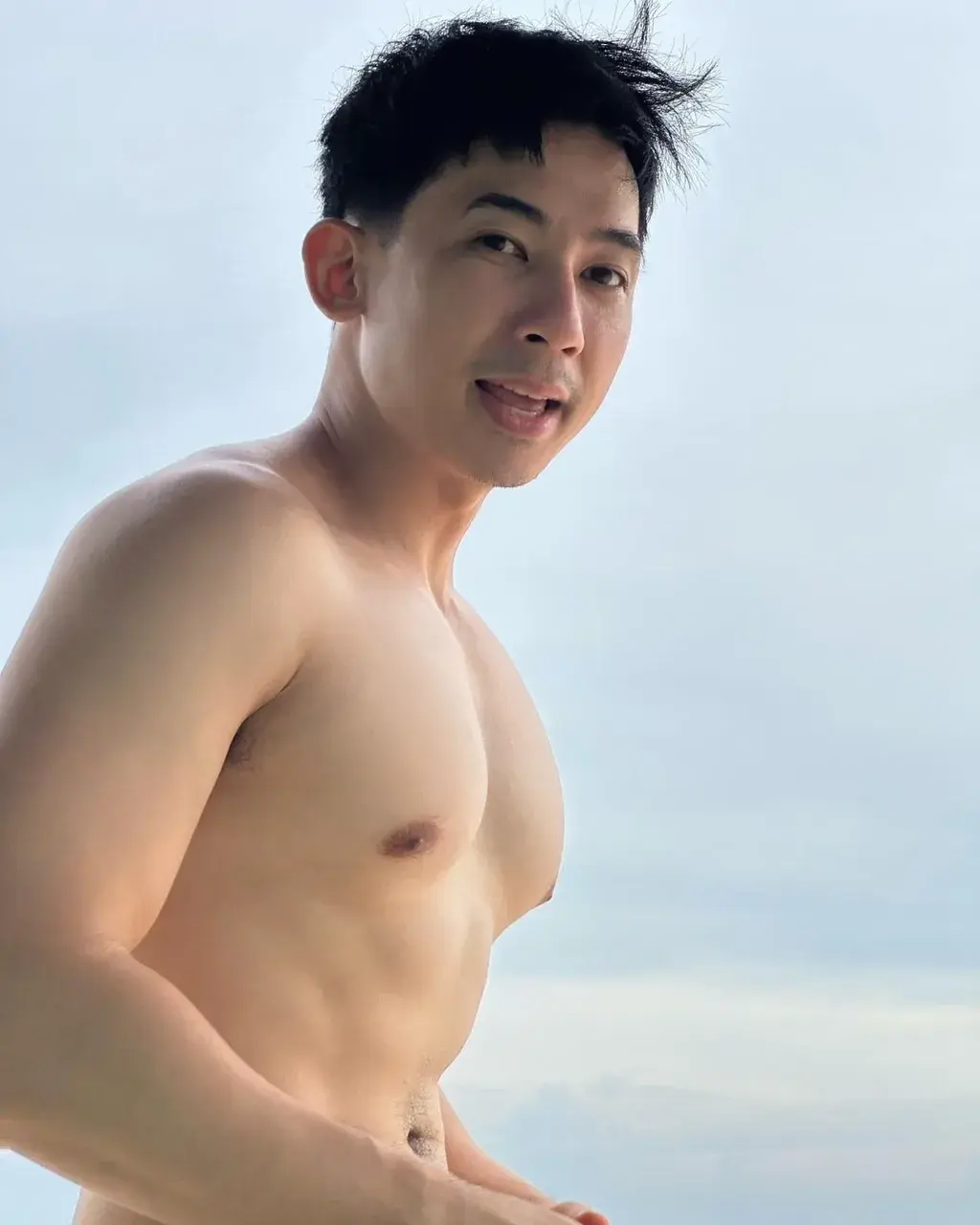 กัดพุงเล่น