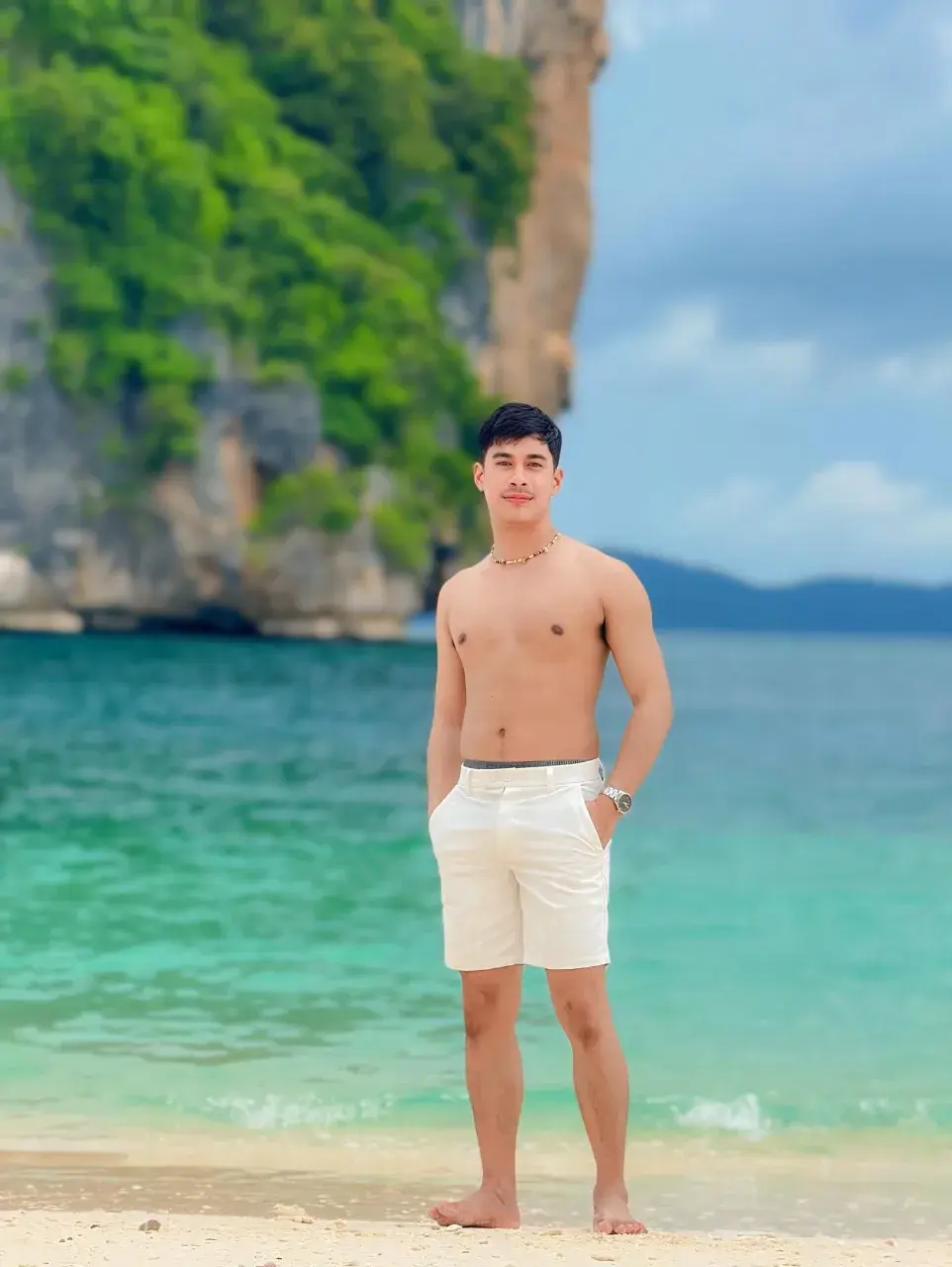 กัดพุงเล่น