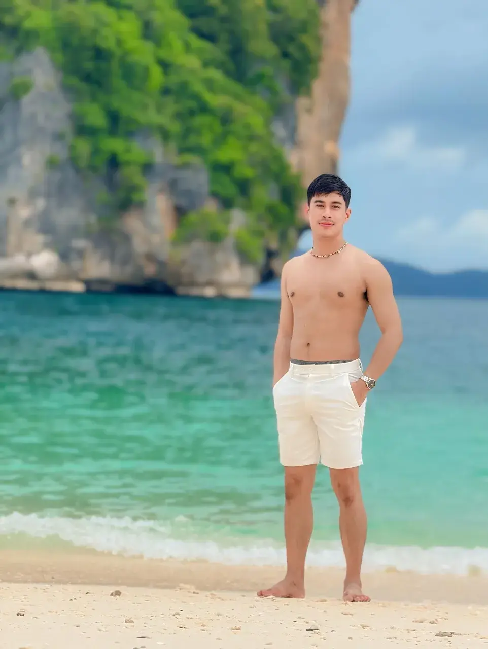 กัดพุงเล่น