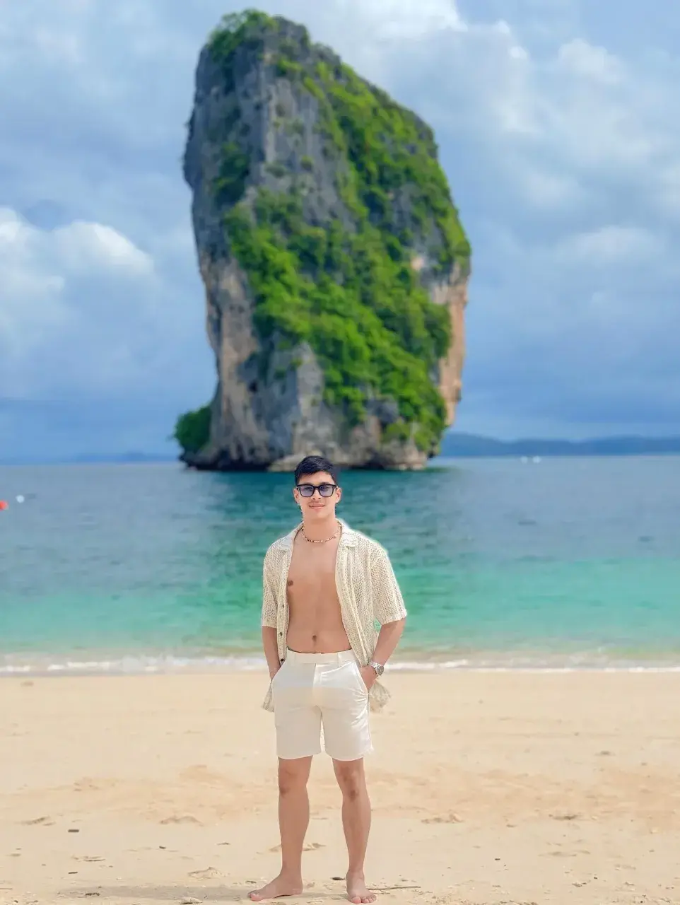 กัดพุงเล่น