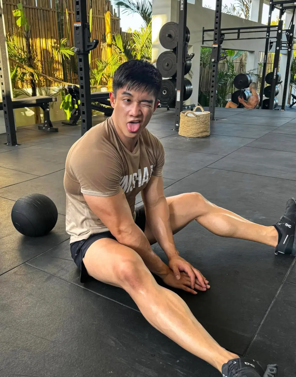 Fitness instructor : Gun Gun