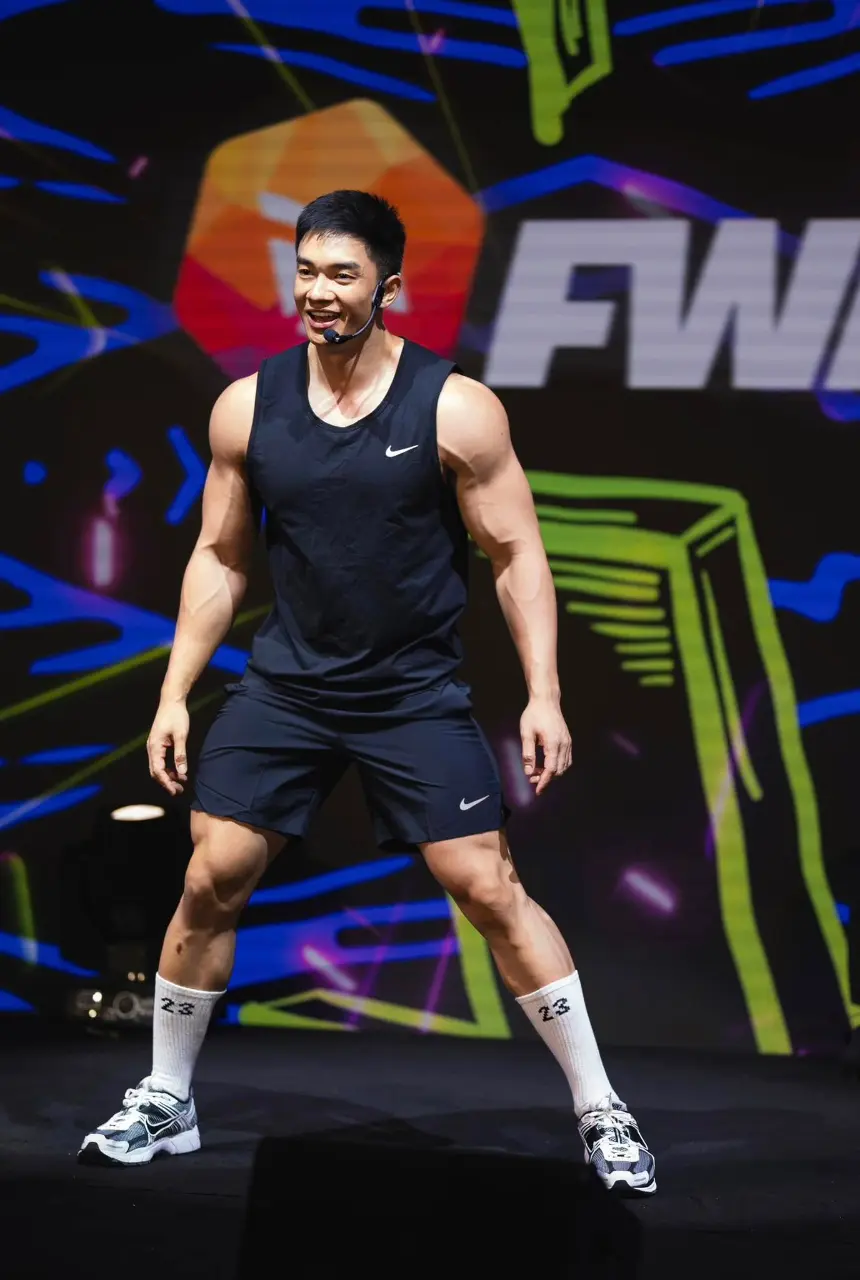 Fitness instructor : Gun Gun