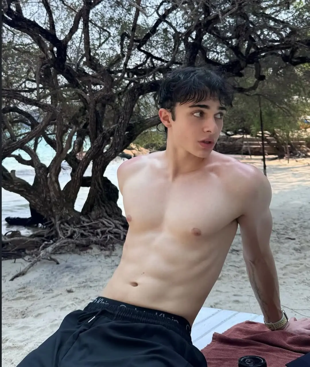 ถอดโชว์เรือนร่าง 2943
