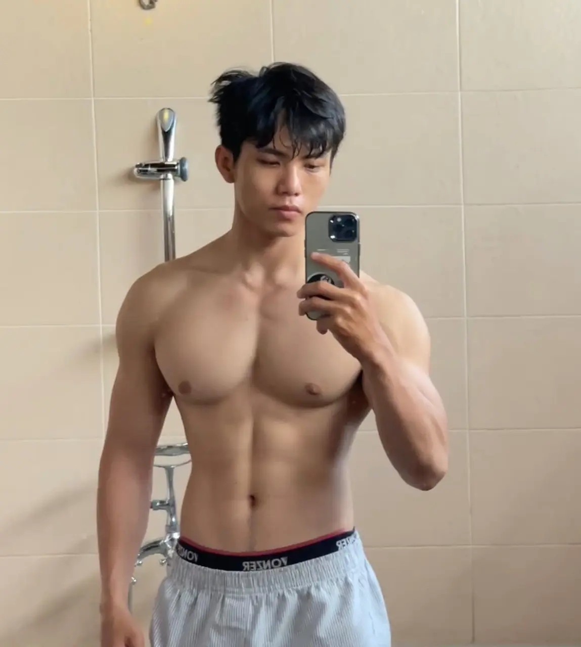 ถอดโชว์เรือนร่าง 2944