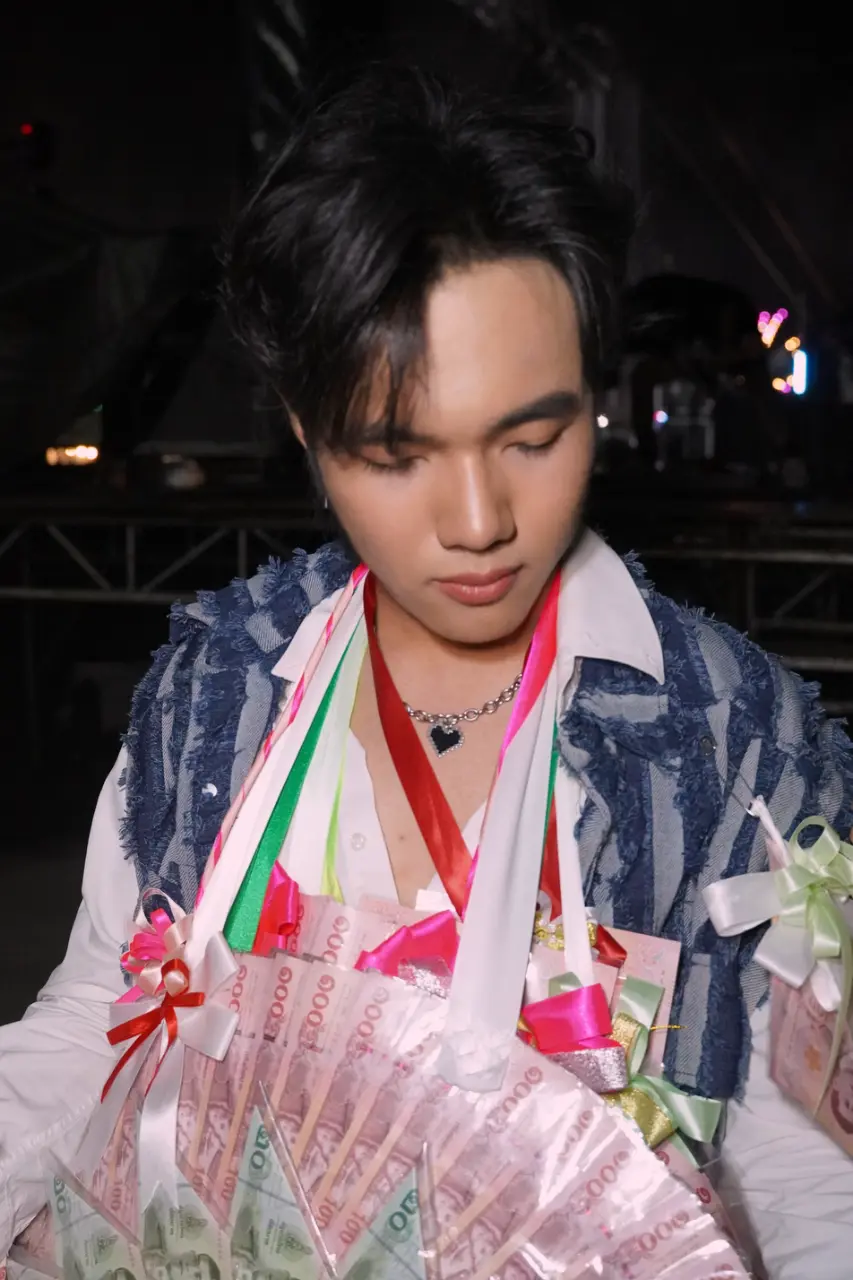 ลีโอ อธิป โสดา ไมค์ปลดหนี้