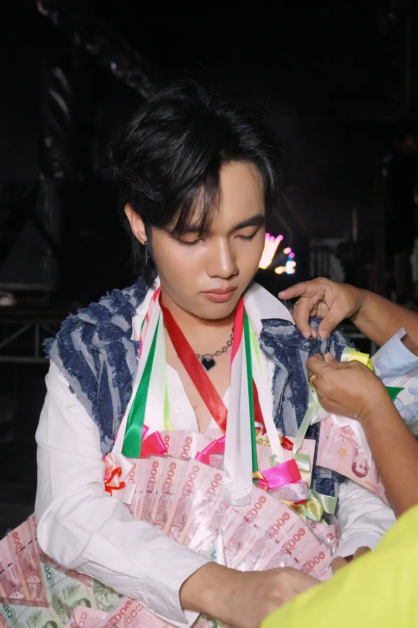 ลีโอ อธิป โสดา ไมค์ปลดหนี้