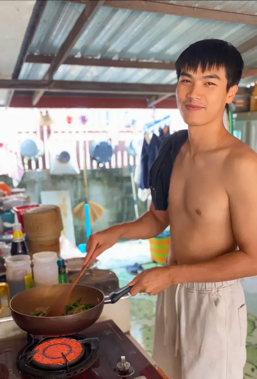 เผลอเลีย