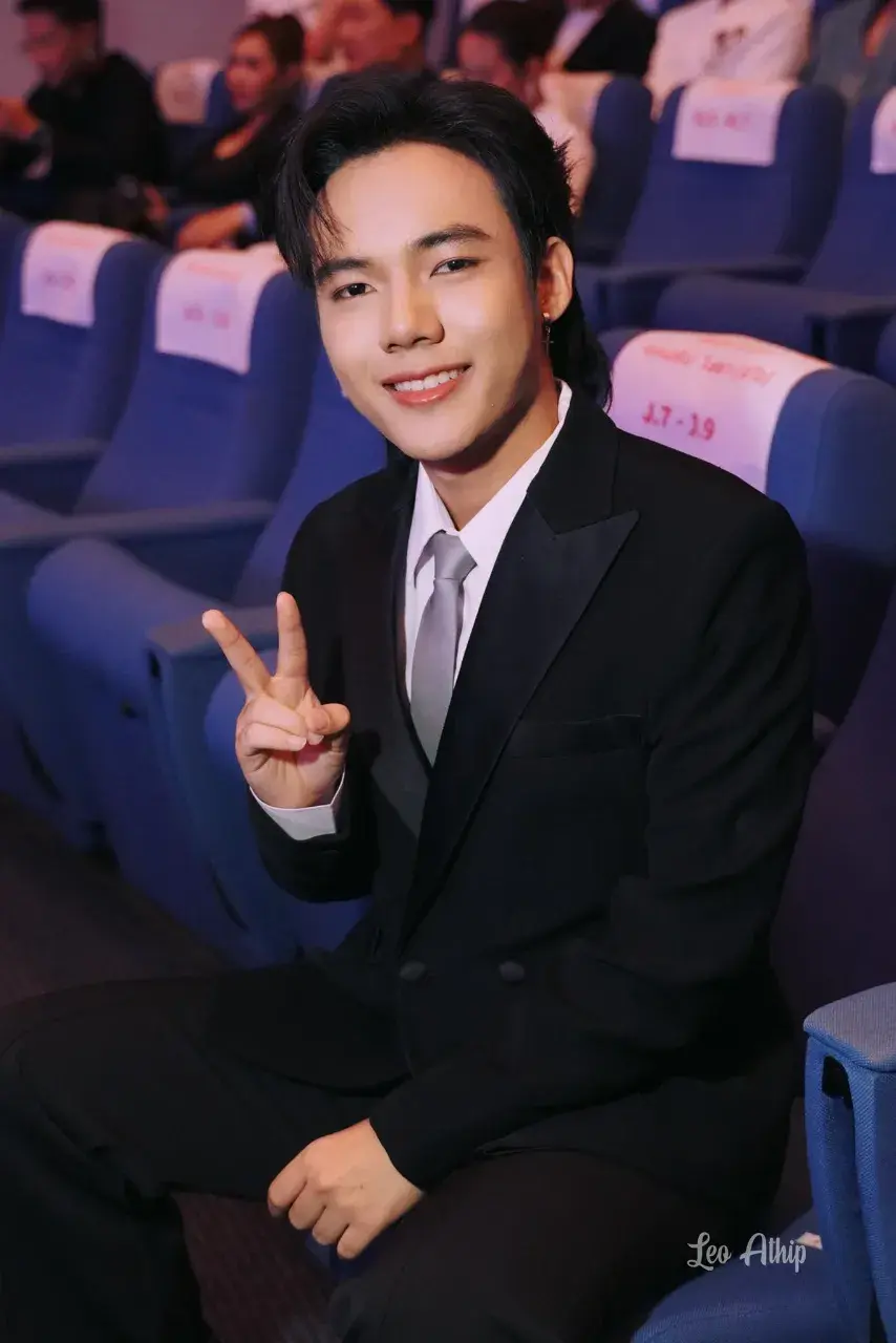 ลีโอ อธิป นักร้องลูกทุ่งดาวรุ่งชายยอดเยี่ยมแห่งปี