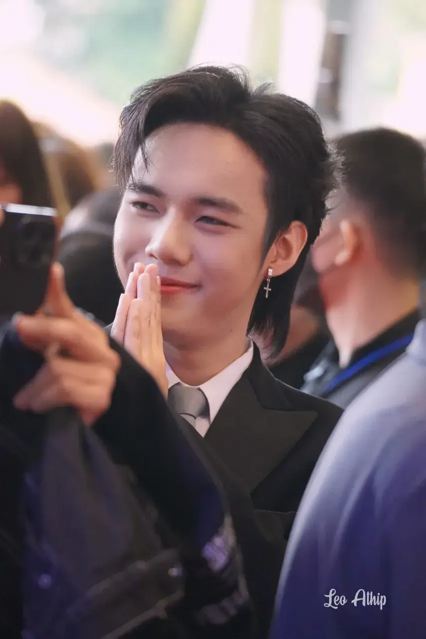 ลีโอ อธิป นักร้องลูกทุ่งดาวรุ่งชายยอดเยี่ยมแห่งปี