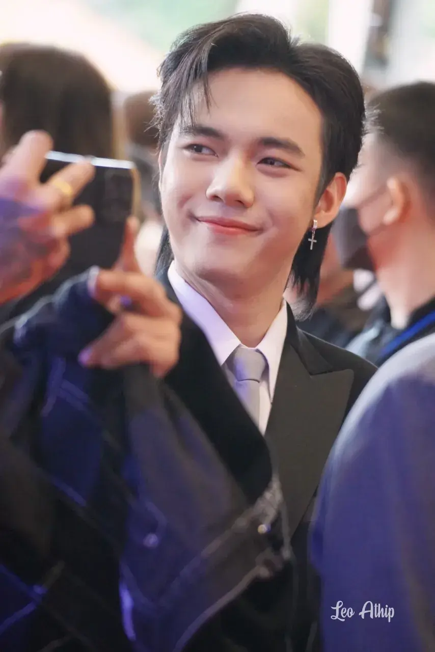 ลีโอ อธิป นักร้องลูกทุ่งดาวรุ่งชายยอดเยี่ยมแห่งปี