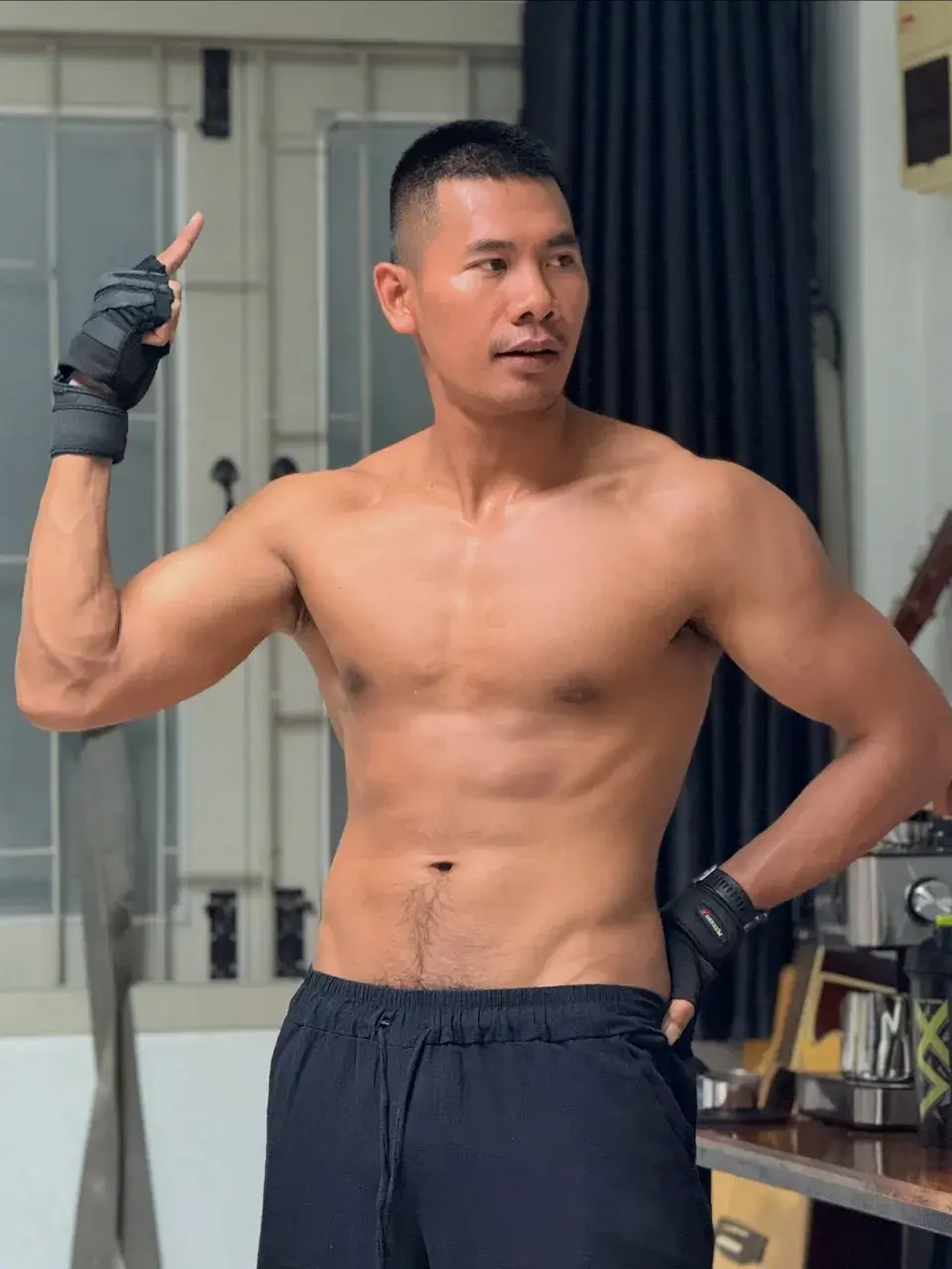 ยอมขมคอ