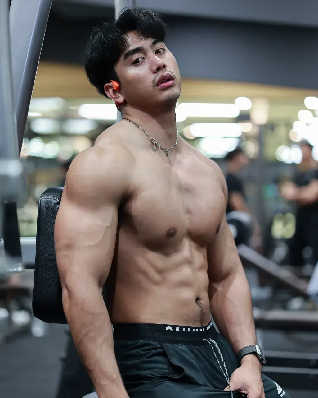 ยอมขมคอ