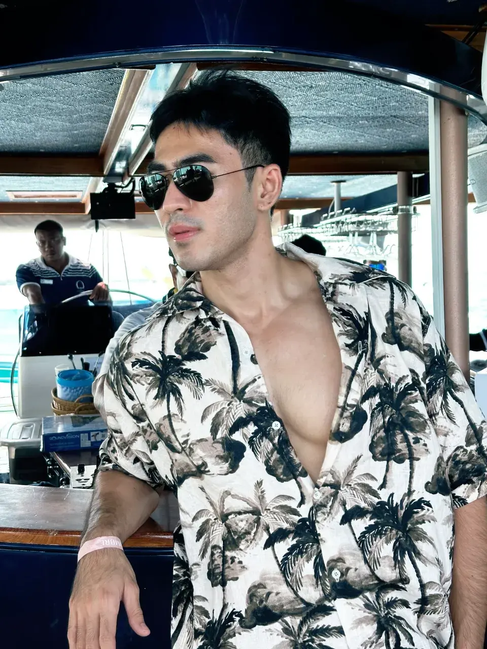 ยอมขมคอ