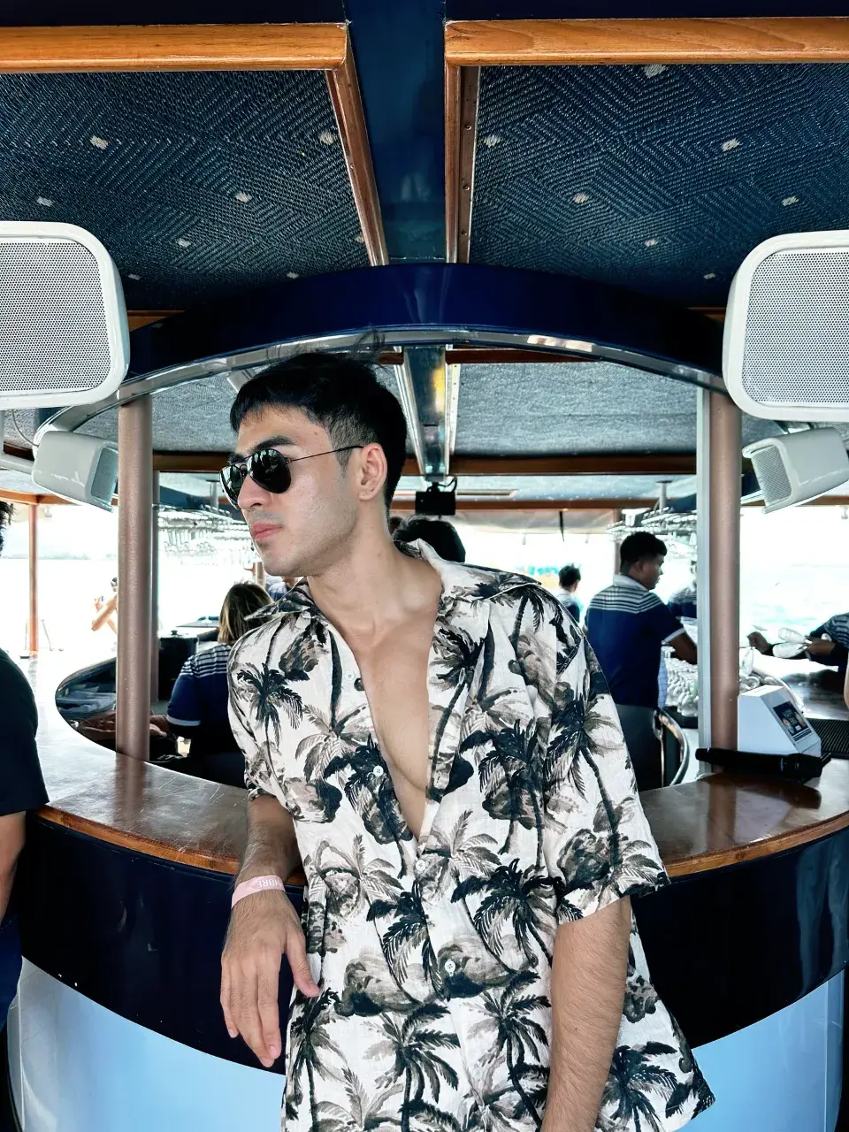 ยอมขมคอ