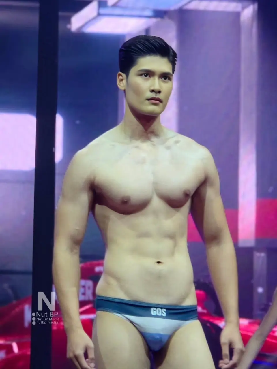 ประกวดชายหล่อ