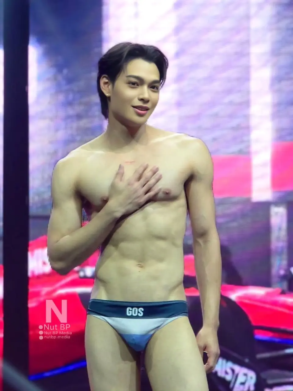 ประกวดชายหล่อ