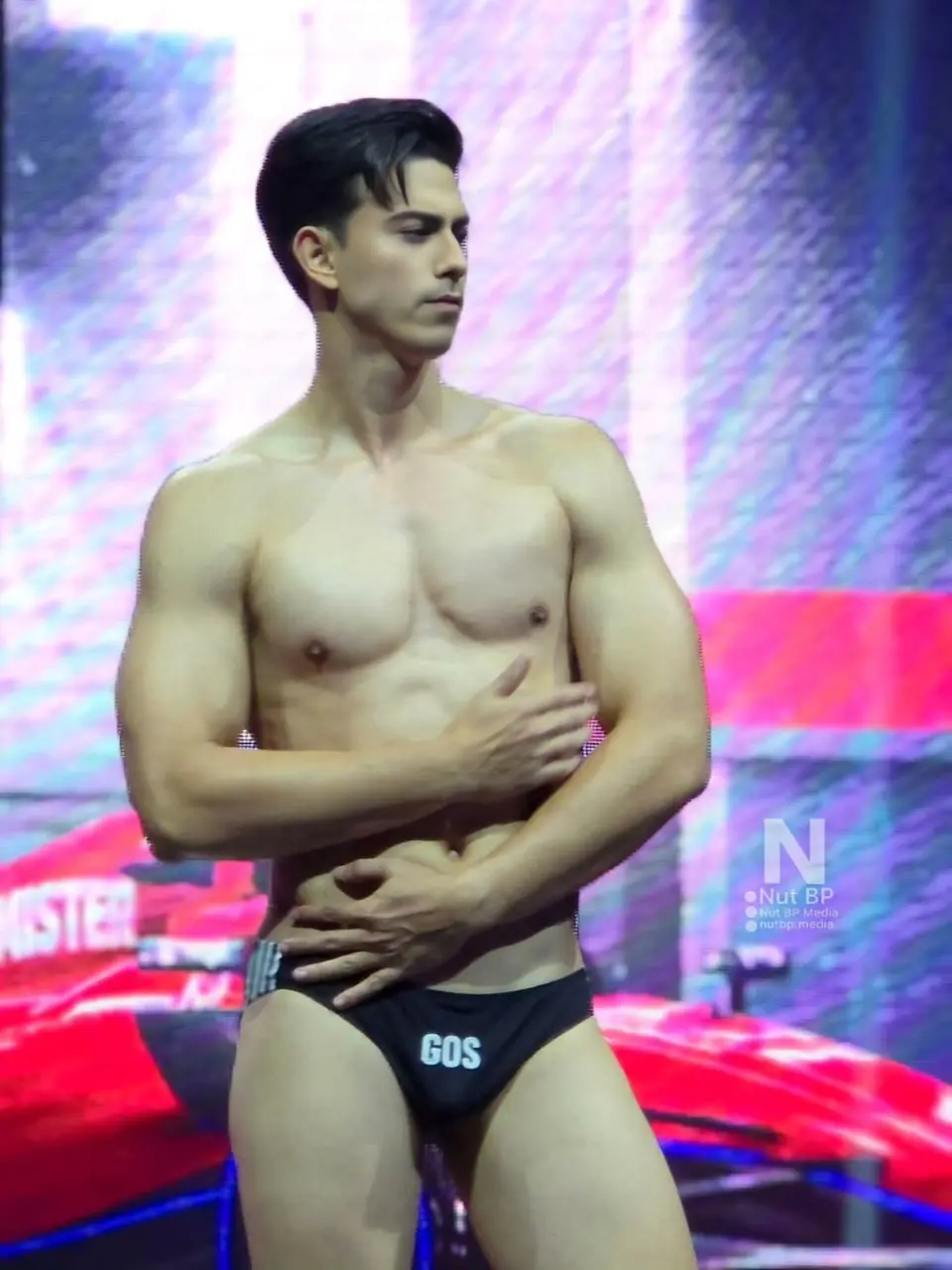 ประกวดชายหล่อ