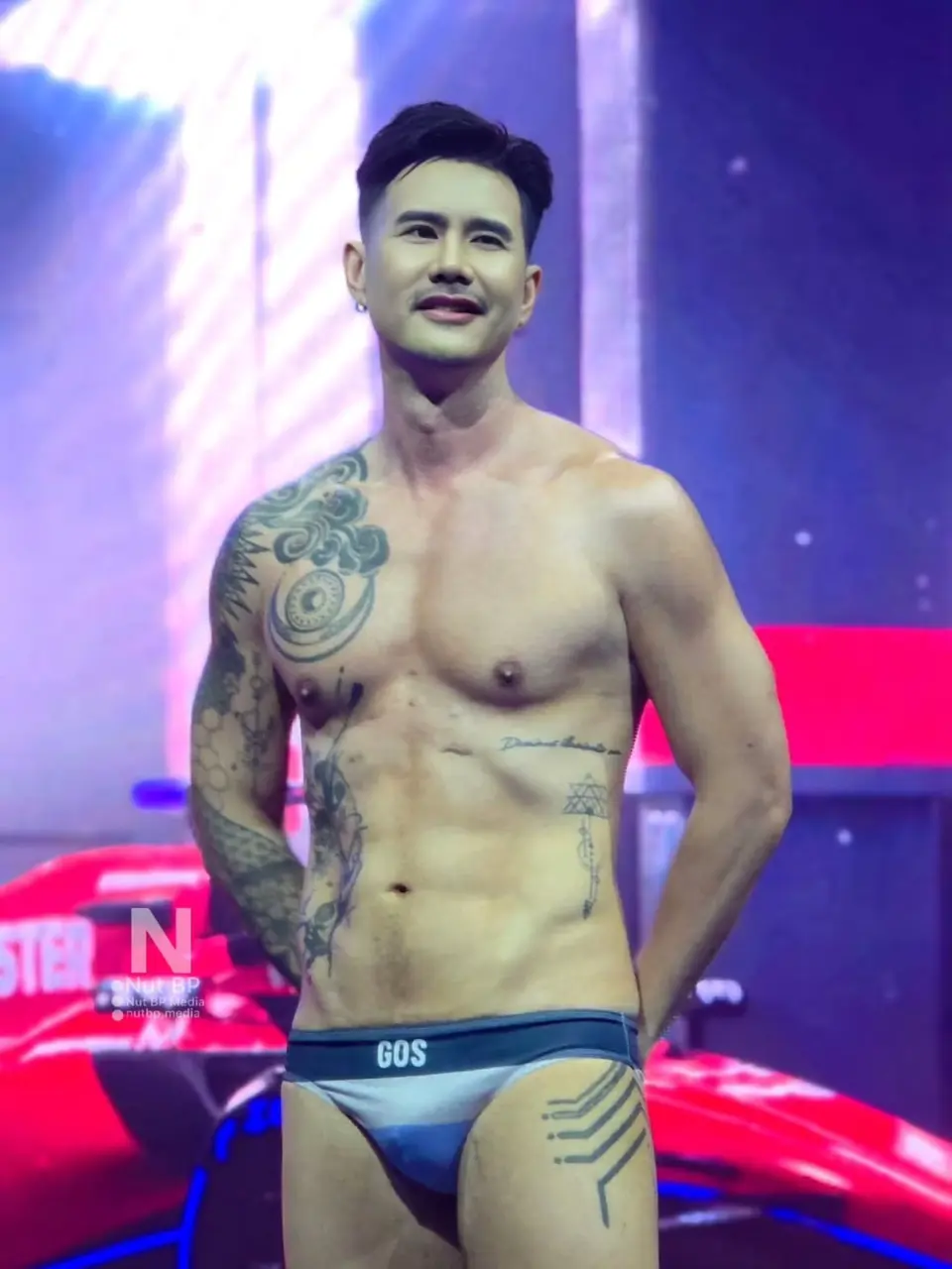 ประกวดชายหล่อ