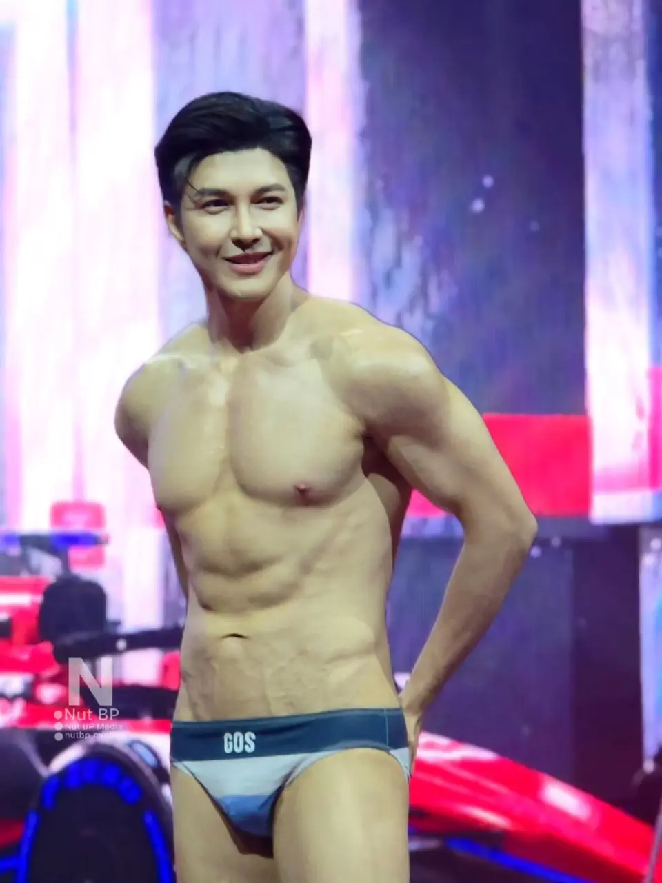 ประกวดชายหล่อ