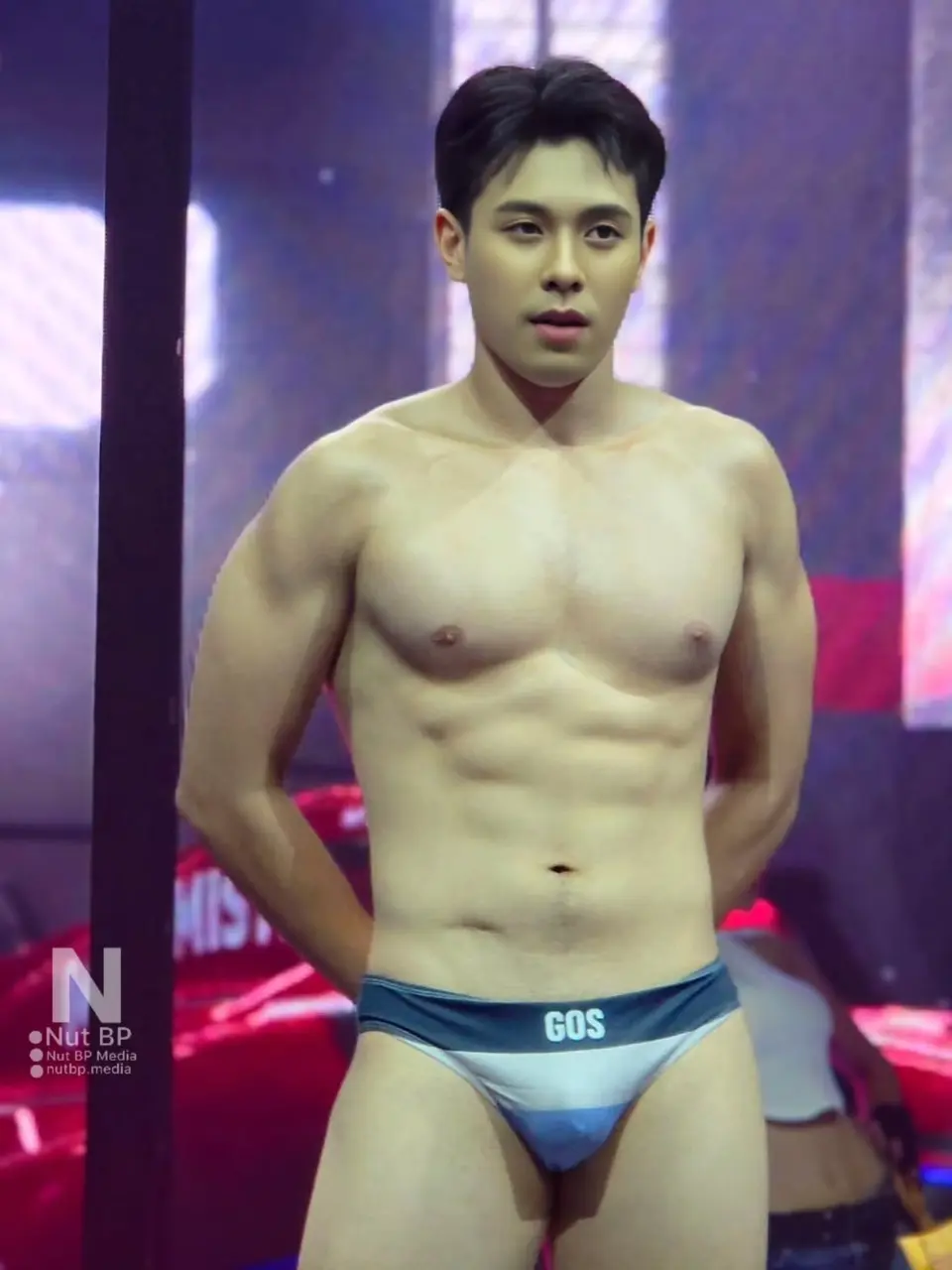 ประกวดชายหล่อ