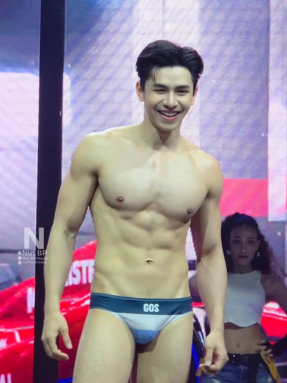 ประกวดชายหล่อ