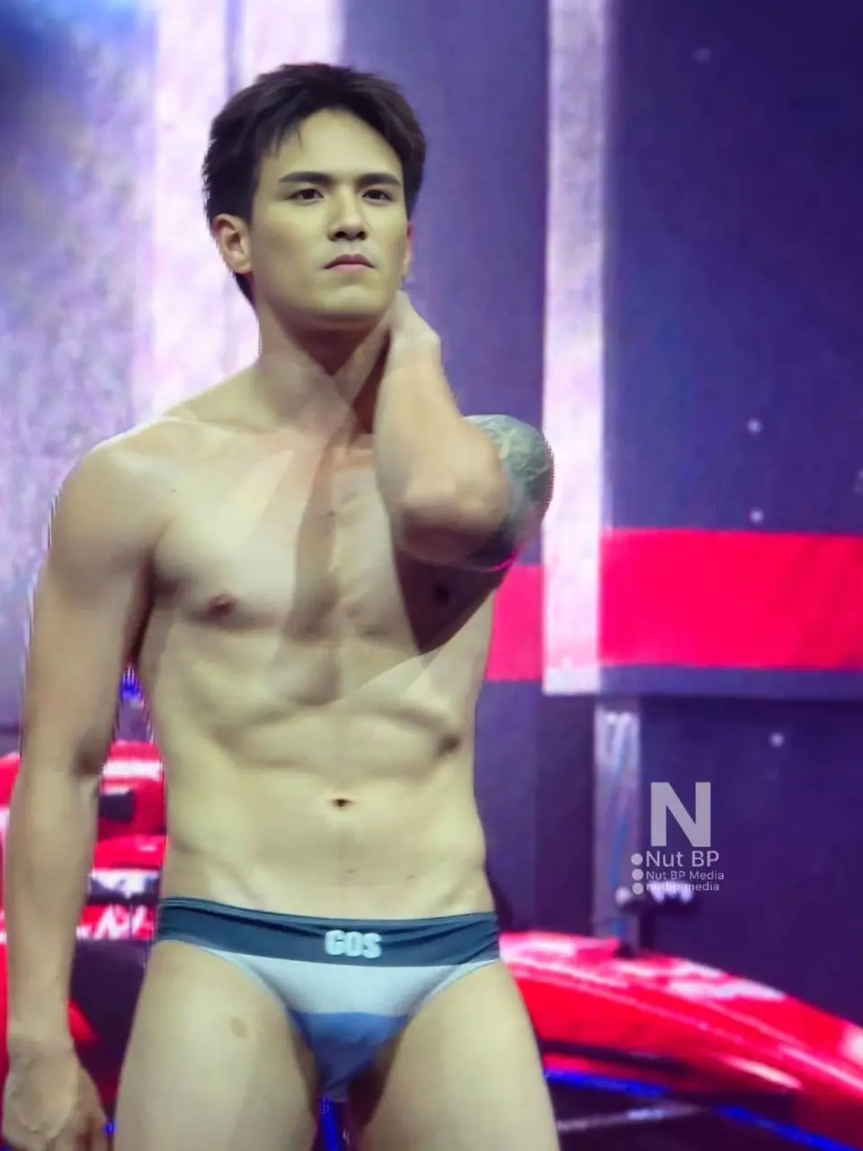 ประกวดชายหล่อ