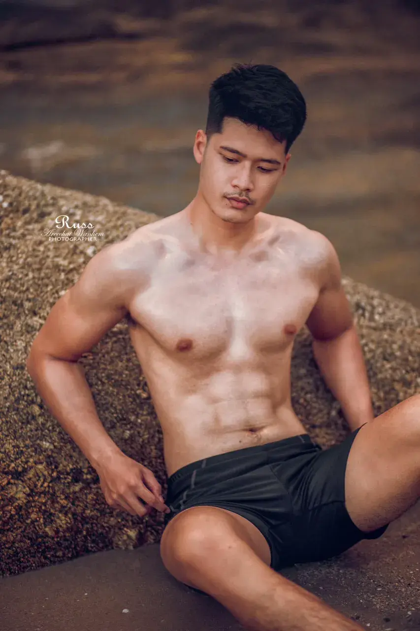 ขอ2เลือกไม่ถูก จะหนุ่มไทยหรือสาย.ฝ