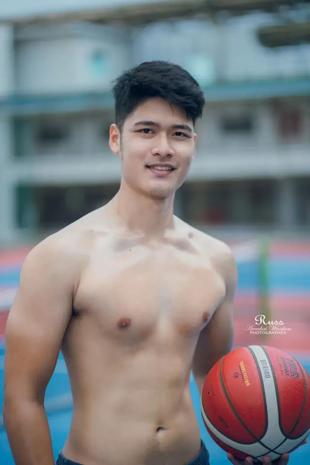 ขอ2เลือกไม่ถูก จะหนุ่มไทยหรือสาย.ฝ