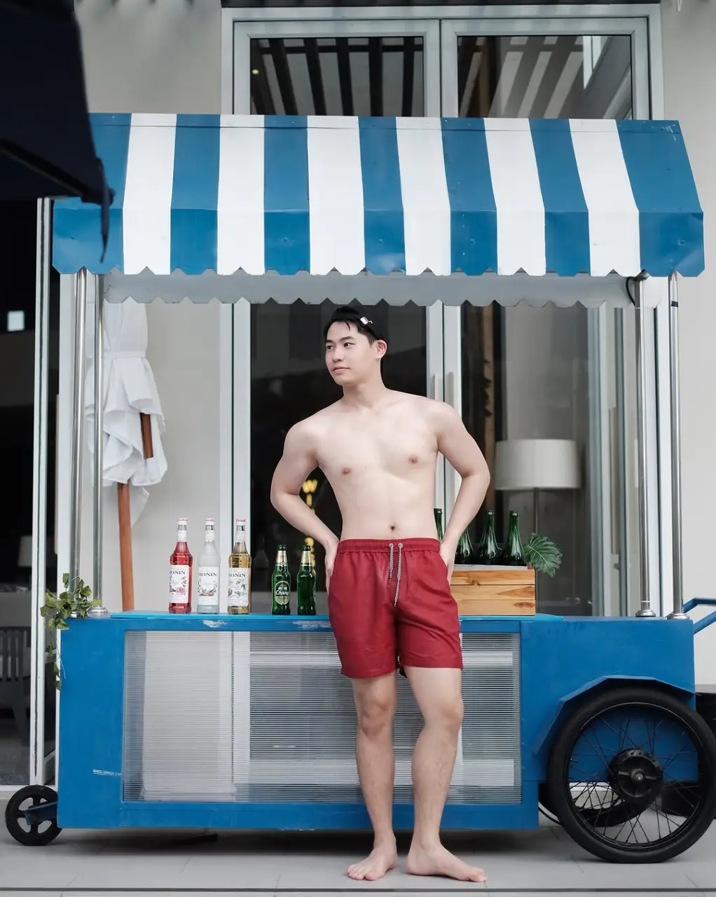 Flight attendant : NUTTAPONG SITPRASERTNAND