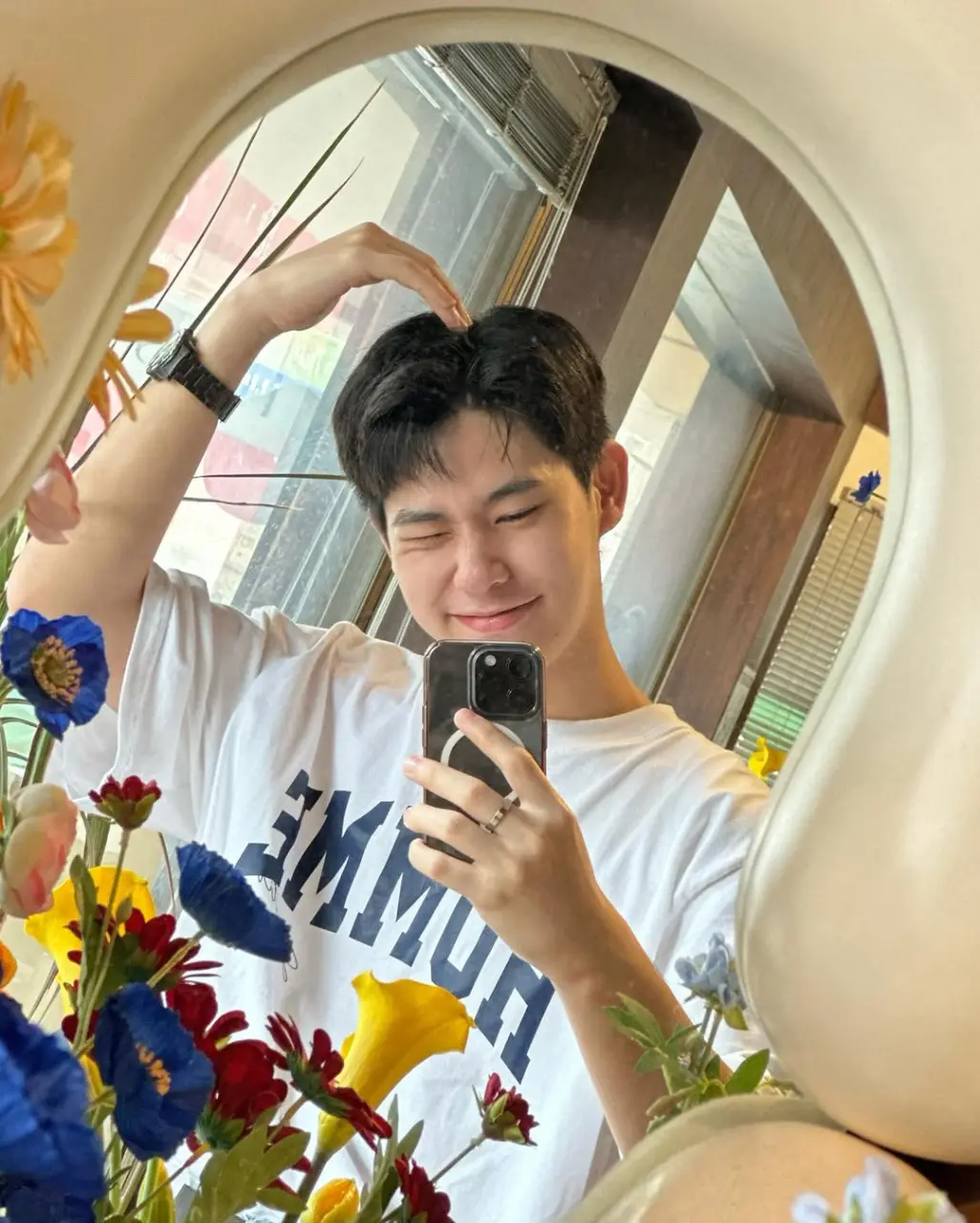 Flight attendant : NUTTAPONG SITPRASERTNAND