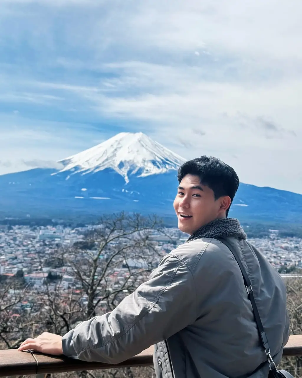 Flight attendant : NUTTAPONG SITPRASERTNAND