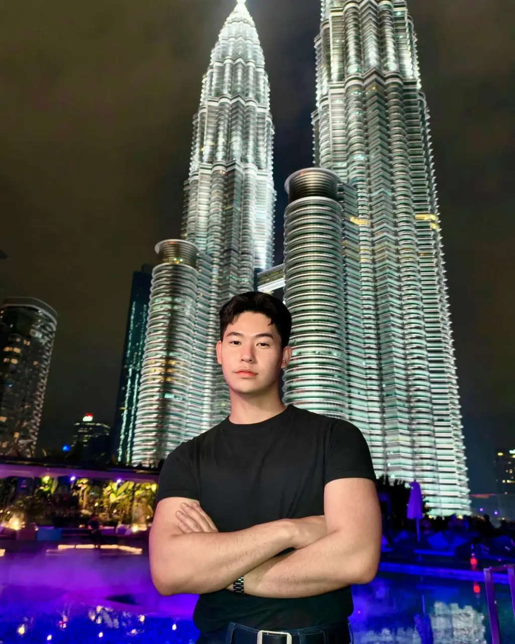 Flight attendant : NUTTAPONG SITPRASERTNAND