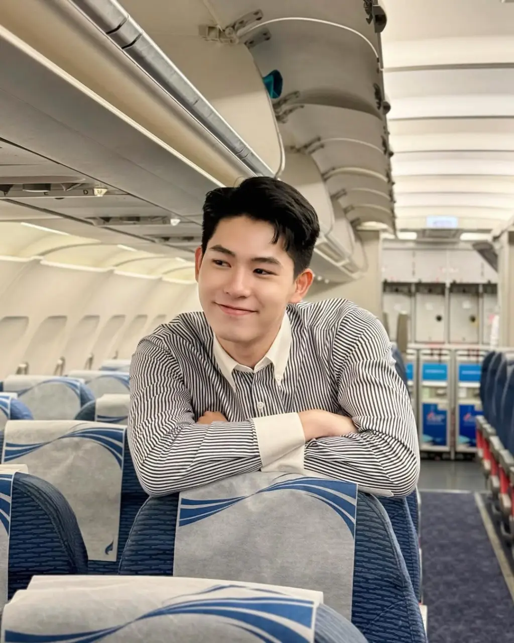 Flight attendant : NUTTAPONG SITPRASERTNAND