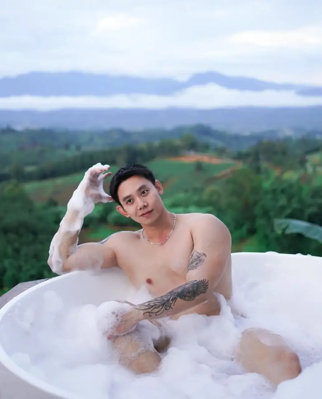 Social Media Influencers : คูมปลาวาฬ