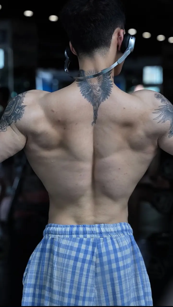 หล่อลอยสัก <<21>>