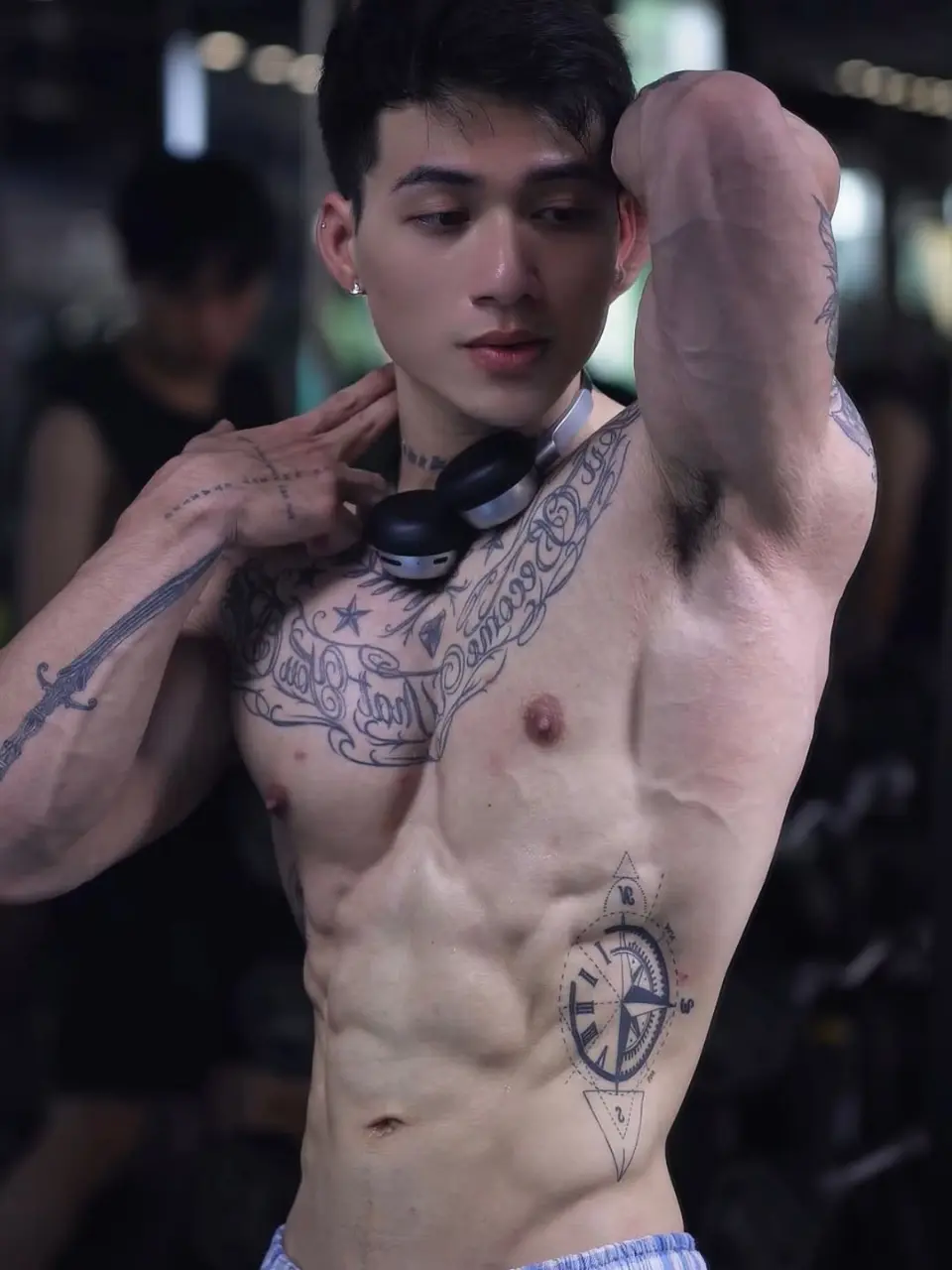 หล่อลอยสัก <<21>>