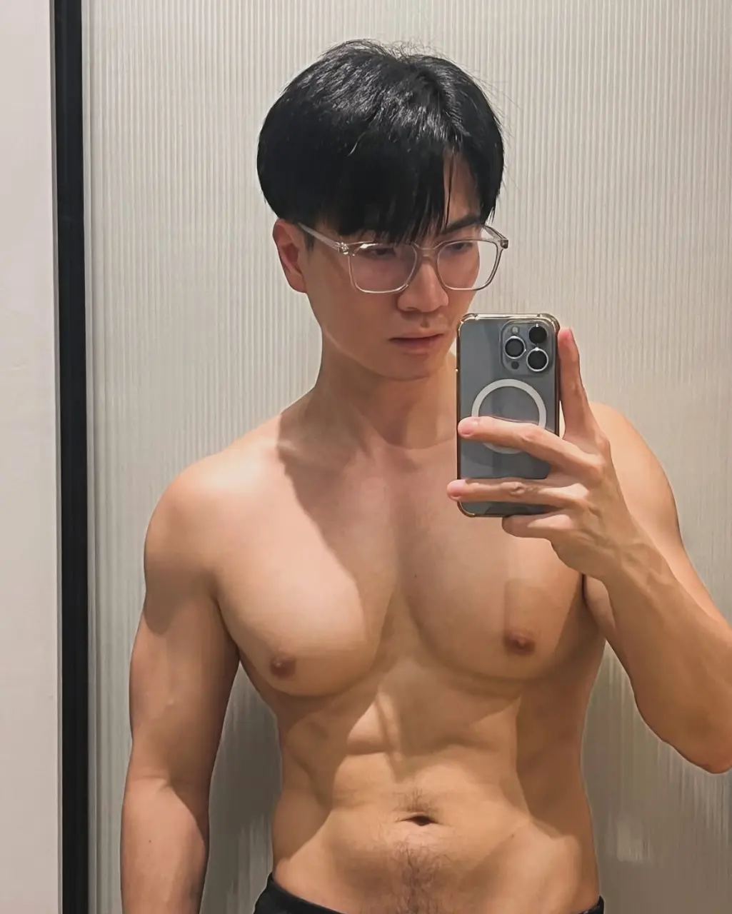 ผู้ชาย นมสวย {31}