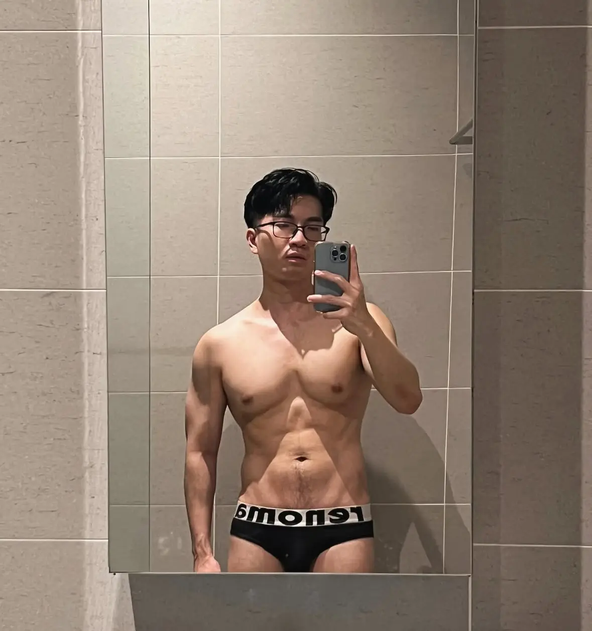 ผู้ชาย นมสวย {31}