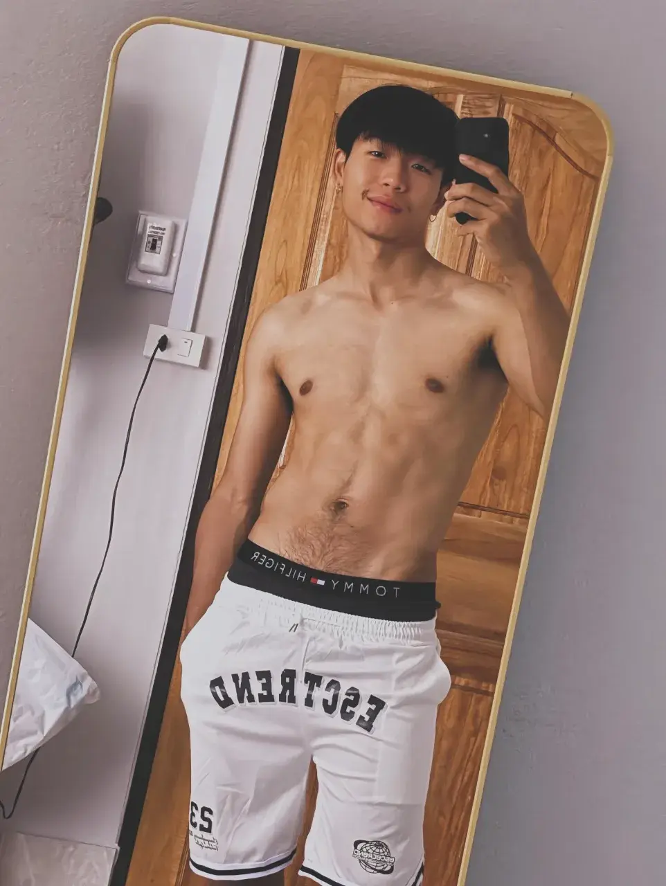 อมก่อนที่เธอจะเลีย