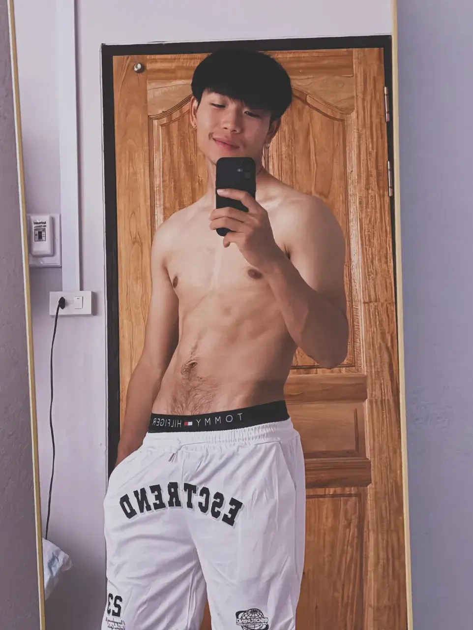 อมก่อนที่เธอจะเลีย