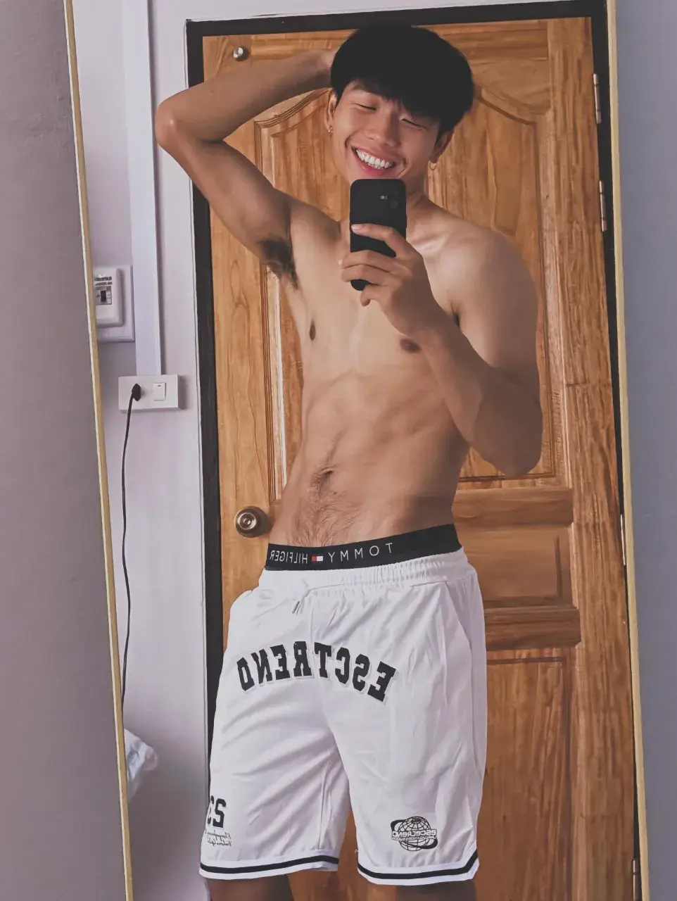 อมก่อนที่เธอจะเลีย