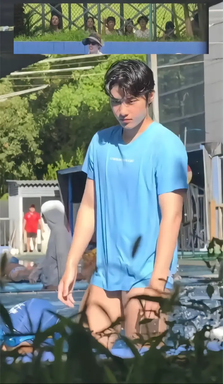 Swimming coach : chen jing lun