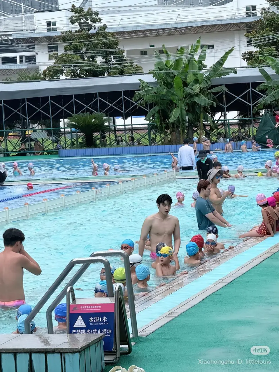 Swimming coach : chen jing lun