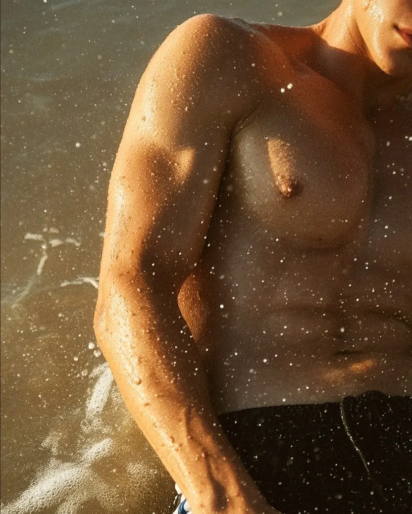 Pick up AI images from @raym0nd__