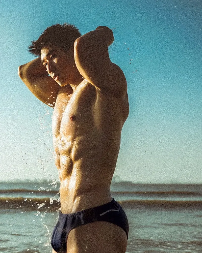 Pick up AI images from @raym0nd__