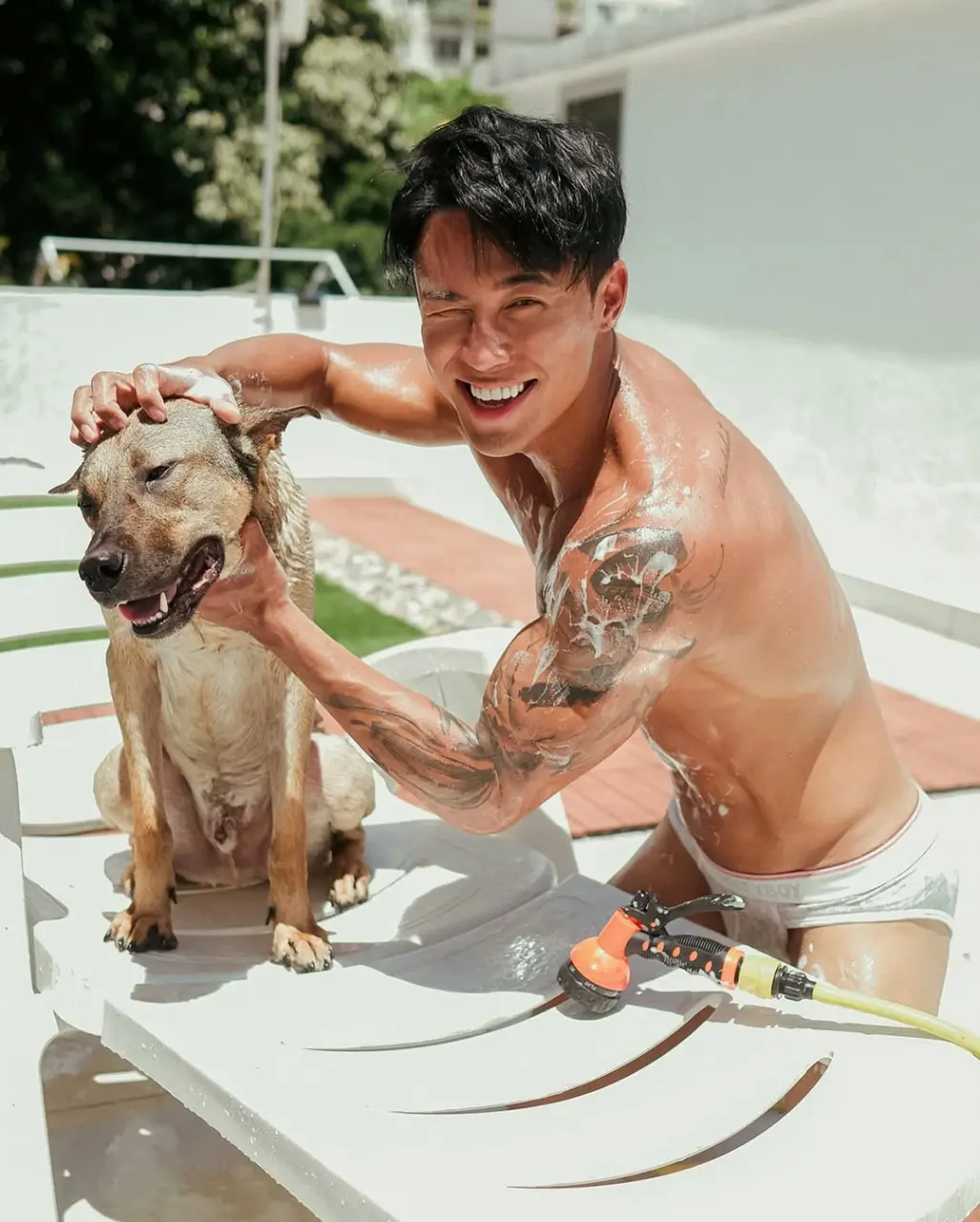 Pick up AI images from @raym0nd__