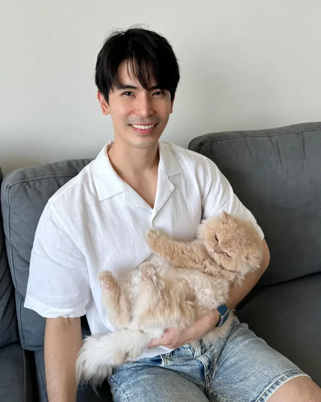 พระเอกเขาจูบกัน