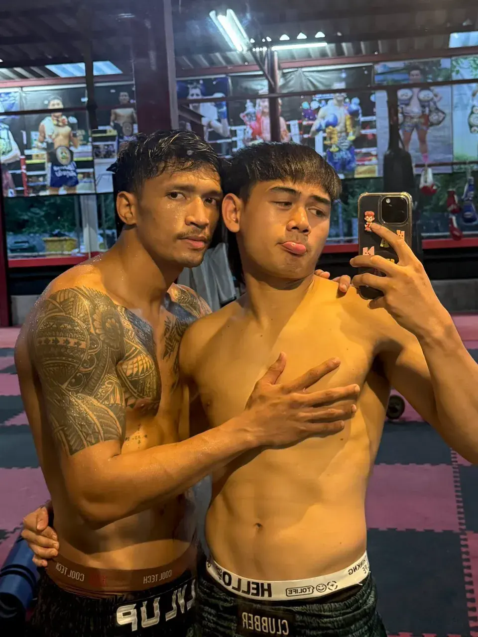 อวยคม อมโค้ก